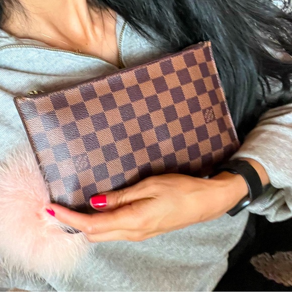 Louis Vuitton wristlet - Picture 14 of 15